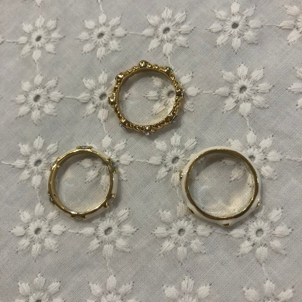 White and gold color rings set of three